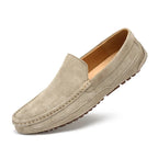 Mocassin en daim beige pour homme, élégant et confortable, semelle antidérapante, idéal pour un style décontracté et chic.