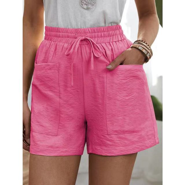 Short rose avec poches avant, taille élastique et cordon de serrage. Mode féminine estivale, confortable et décontractée.