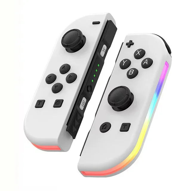 Manettes Joy-Con blanches pour Nintendo Switch avec boutons noirs et éclairage LED coloré, accessoires de jeu populaires pour console portable.