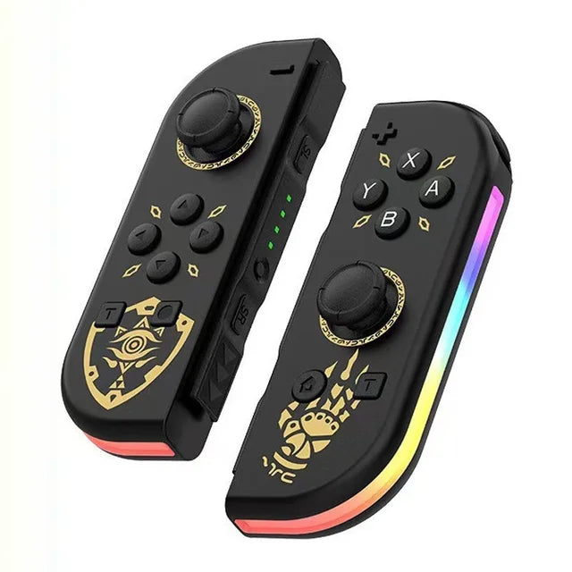 Manettes Joy-Con noires avec motifs dorés et lumières LED arc-en-ciel, inspirées par un jeu vidéo populaire, accessoires Nintendo Switch.