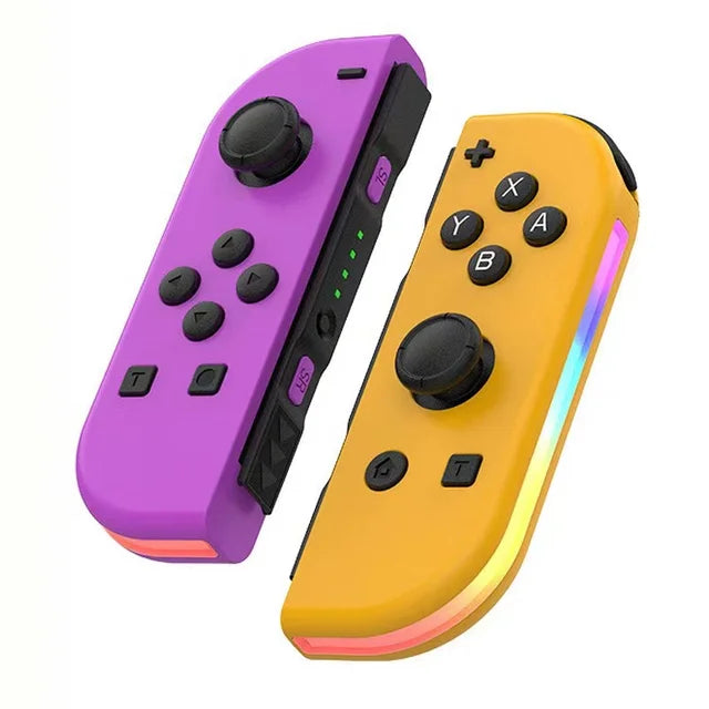 Deux manettes de jeu Joy-Con colorées, violet et jaune, pour console Nintendo Switch, sur fond blanc. Accessoires gaming populaires et ergonomiques.