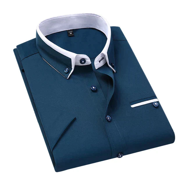 Chemise homme bleu marine élégante, col blanc contrasté, boutons assortis, poche poitrine, style formel, mode masculine, vêtement tendance.