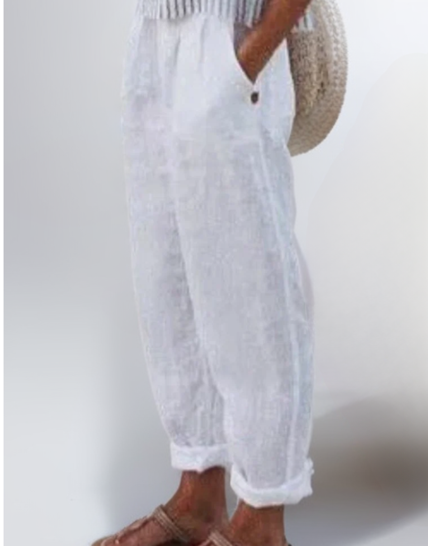 Pantalon en lin blanc pour femme, style décontracté, avec poches latérales. Idéal pour l'été, confortable et léger. Mode féminine estivale.