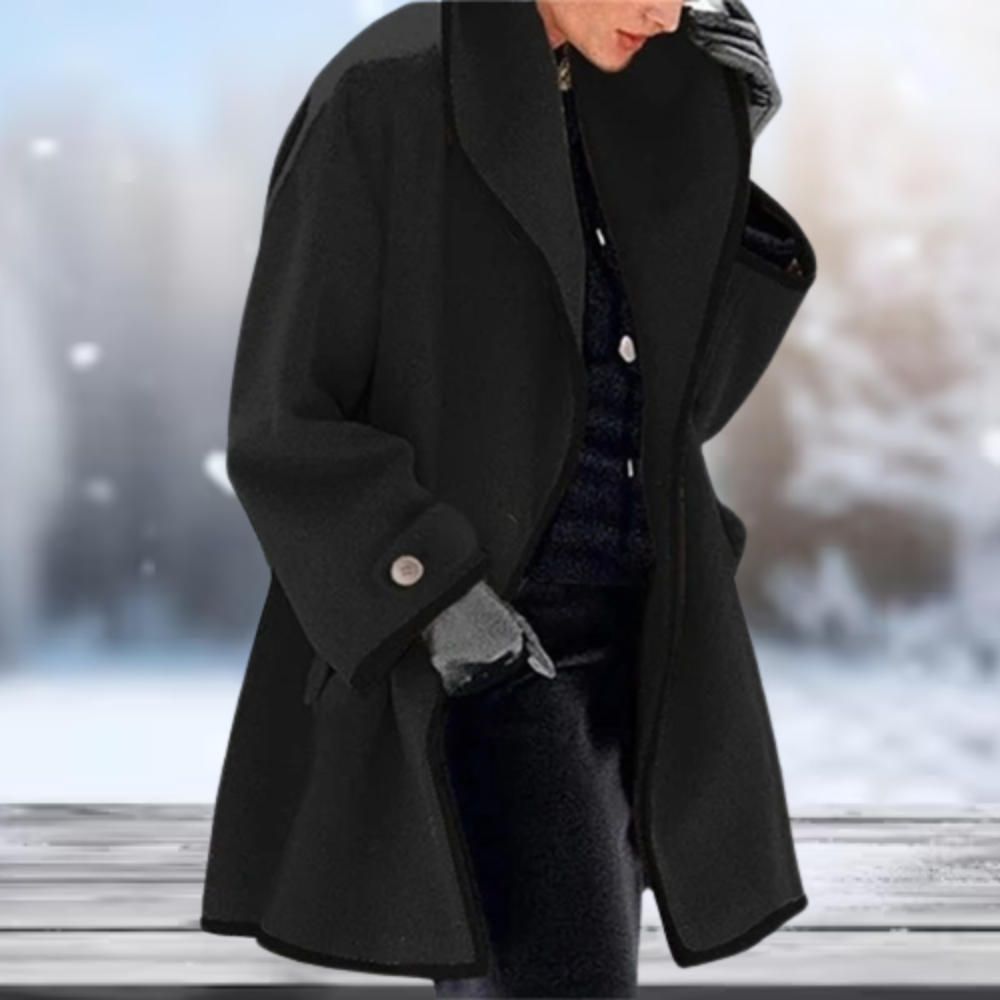 Manteau noir élégant pour homme, style hivernal, avec fond enneigé. Mode masculine, vêtement chaud, tendance hiver, extérieur chic.