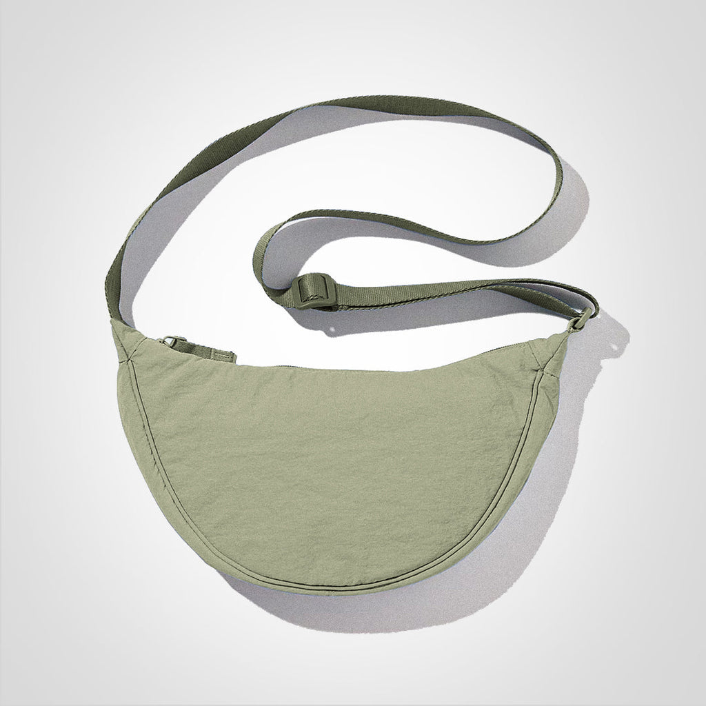 Sac banane vert olive en tissu, design minimaliste avec sangle ajustable. Accessoire mode tendance pour homme et femme, idéal pour sorties urbaines.