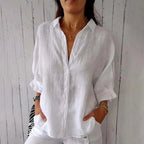 Chemise en lin blanc pour femme, manches longues, col ouvert, style décontracté, idéale pour l'été, mode féminine élégante et confortable.
