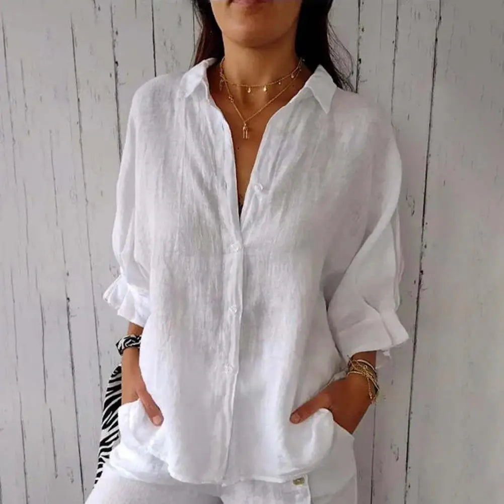 Chemise en lin blanc pour femme, manches longues, col ouvert, style décontracté, idéale pour l'été, mode féminine élégante et confortable.