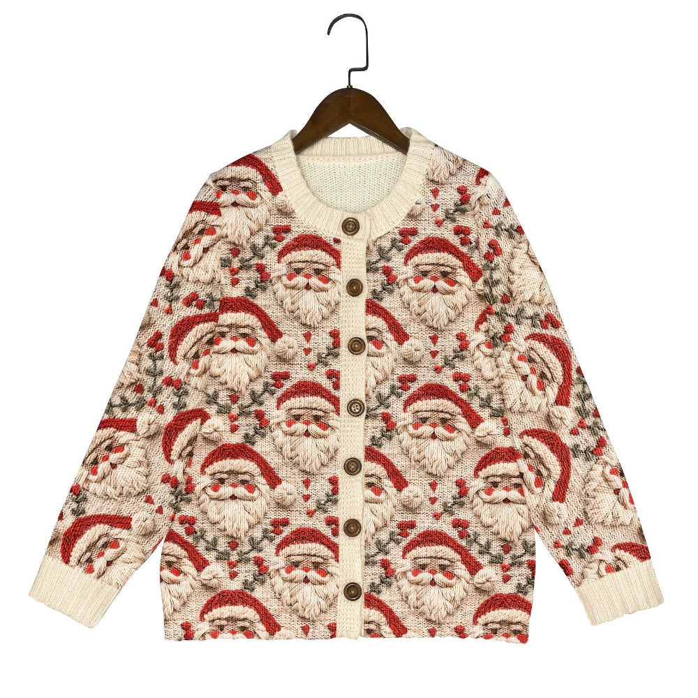 Gilet en tricot beige avec motifs Père Noël rouges, boutons en bois, style vintage. Vêtement de Noël festif et chaleureux pour l'hiver.