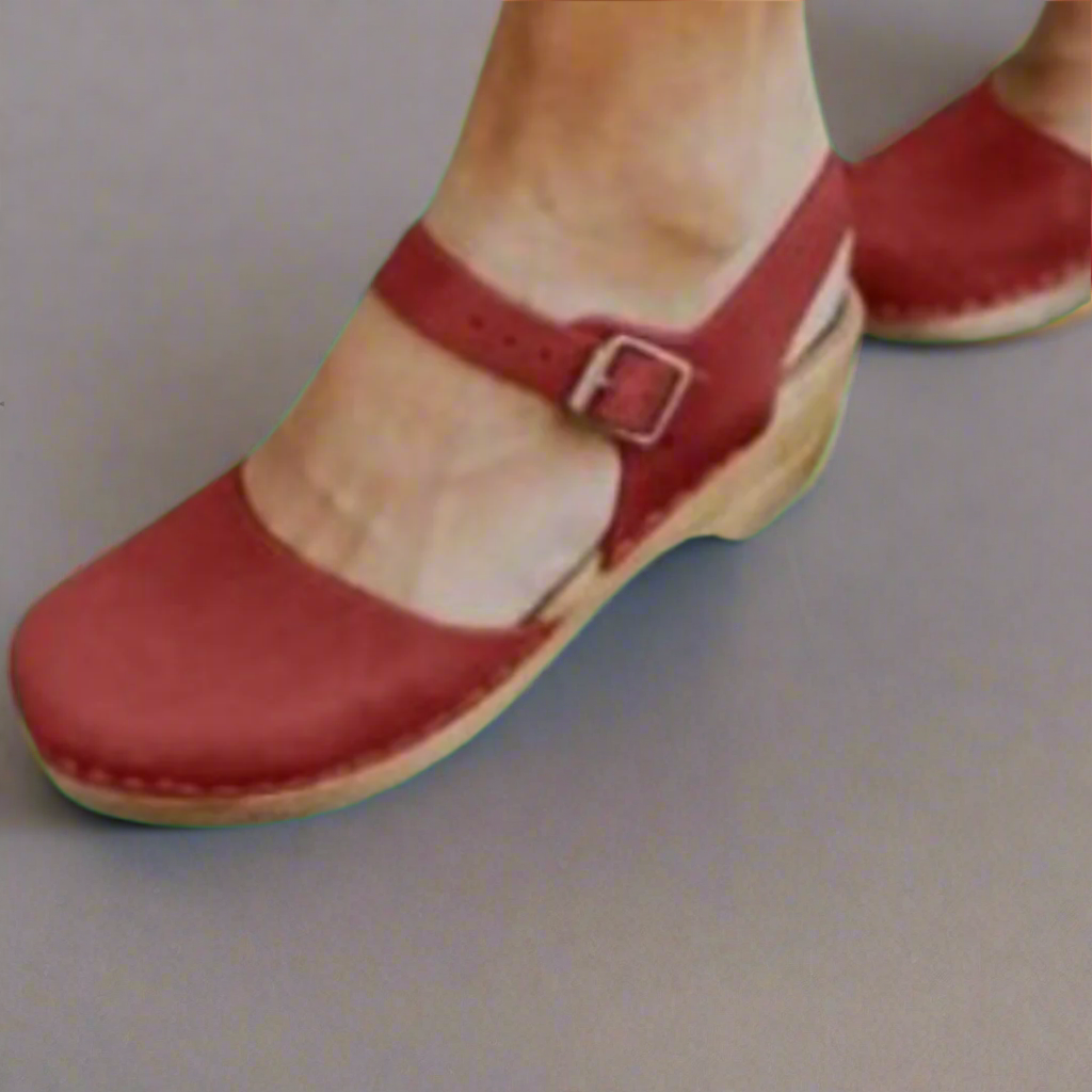 Chaussures rouges à bride pour femme, style Mary Jane, avec talon bas en bois. Mode féminine, confort, élégance, chaussures tendance.