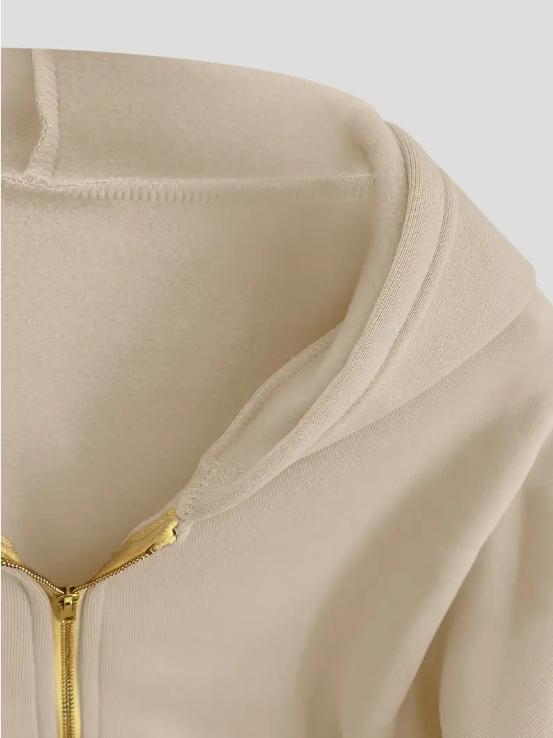 Sweat à capuche beige avec fermeture éclair dorée, tissu doux et confortable, mode décontractée, vêtement tendance pour femme.