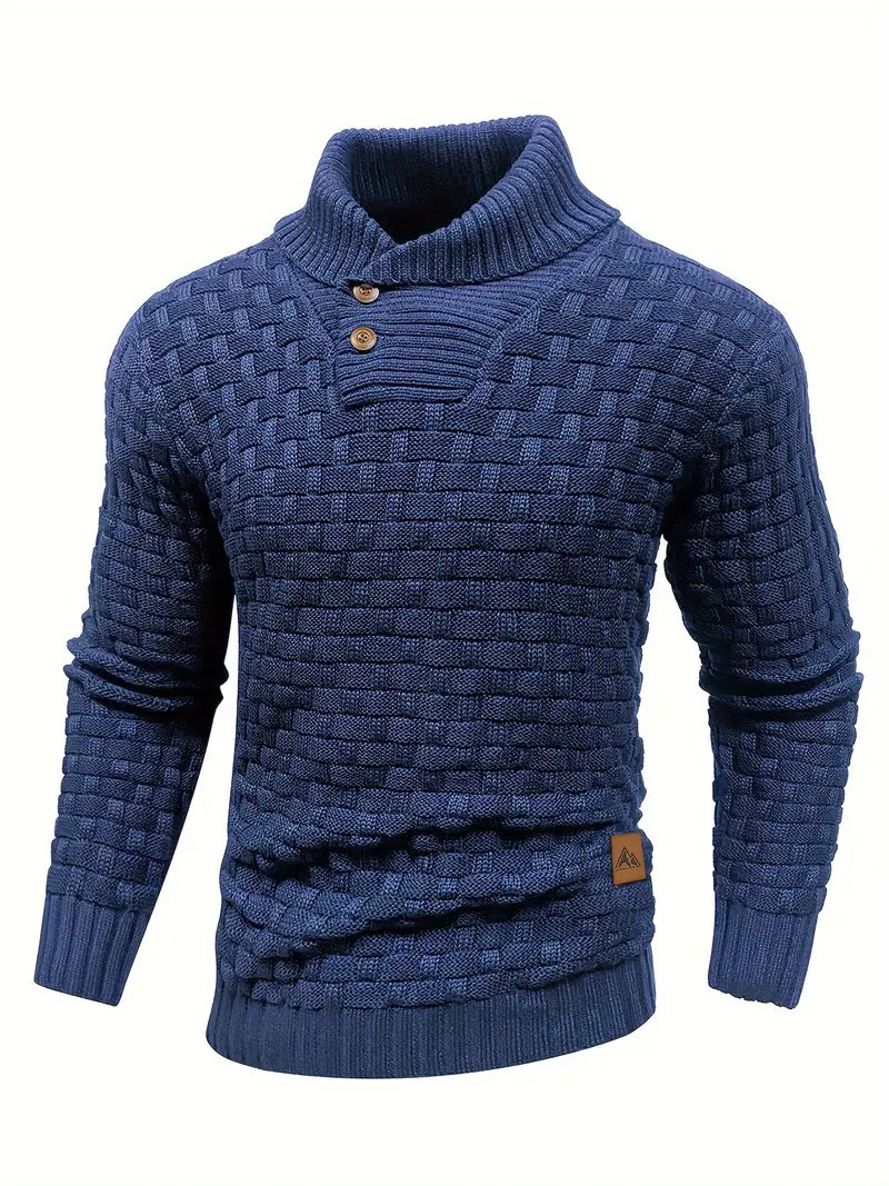 Pull bleu en maille torsadée avec col châle et boutons en bois, style élégant et moderne, idéal pour l'hiver et la mode masculine.
