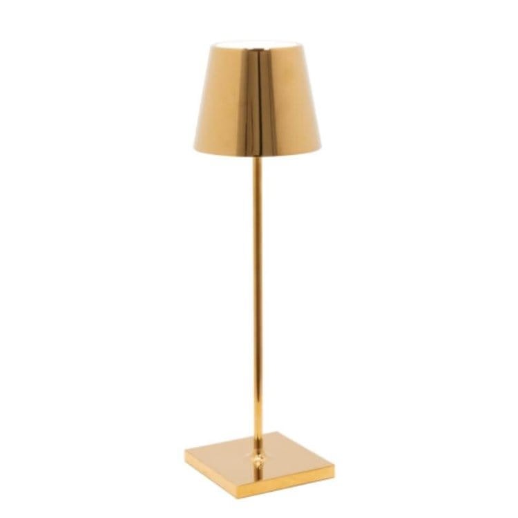 Lampe de table dorée moderne avec abat-jour conique, design élégant, idéale pour décoration intérieure, éclairage d'ambiance chic et contemporain.