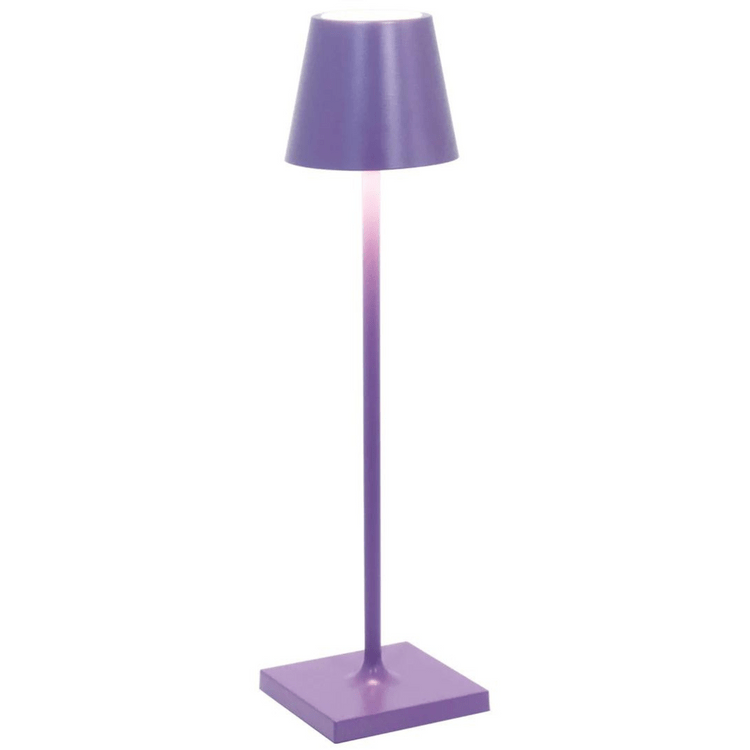 Lampe de table moderne violette avec abat-jour conique, design élégant, éclairage d'intérieur, décoration contemporaine, style minimaliste.