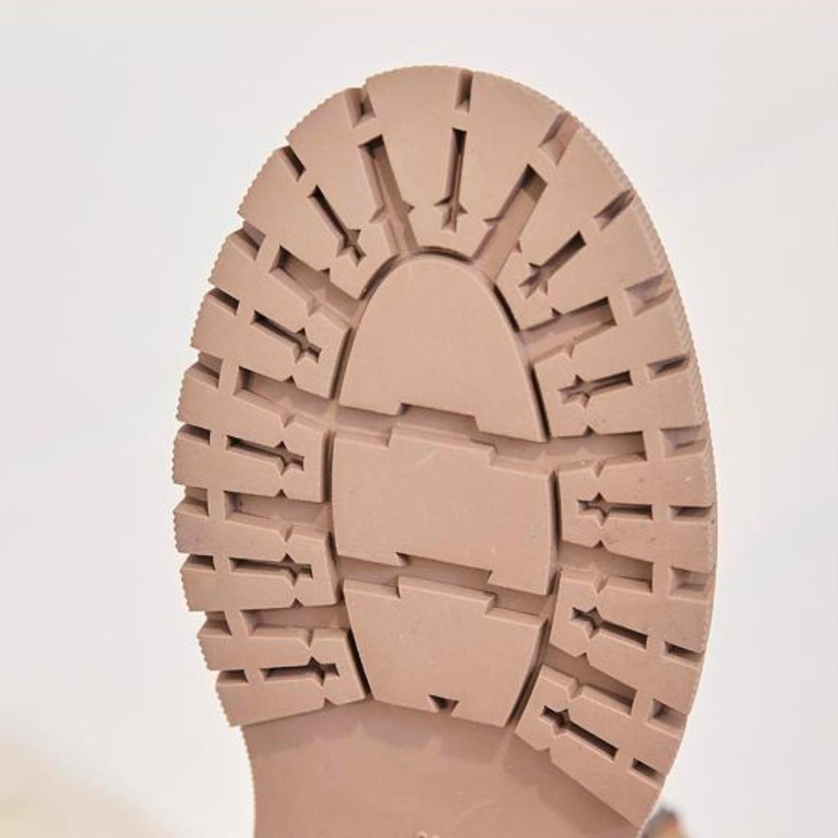 Kotníkové boty s podšívkou a protiskluzovou podrážkou