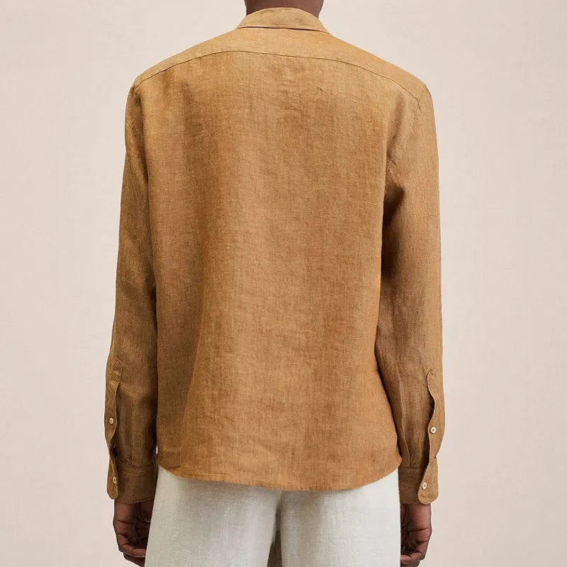 Chemise en lin marron pour homme vue de dos, manches longues, boutons aux poignets, style décontracté, idéale pour mode automne-hiver.