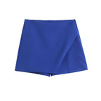 Jupe-short bleu vif pour femme, design moderne et élégant, tissu léger et confortable, idéal pour l'été et les tenues décontractées.