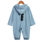 Combinaison bébé bleue avec capuche, motif dinosaure noir, manches longues, fermeture à boutons, vêtement enfant confortable et chaud.