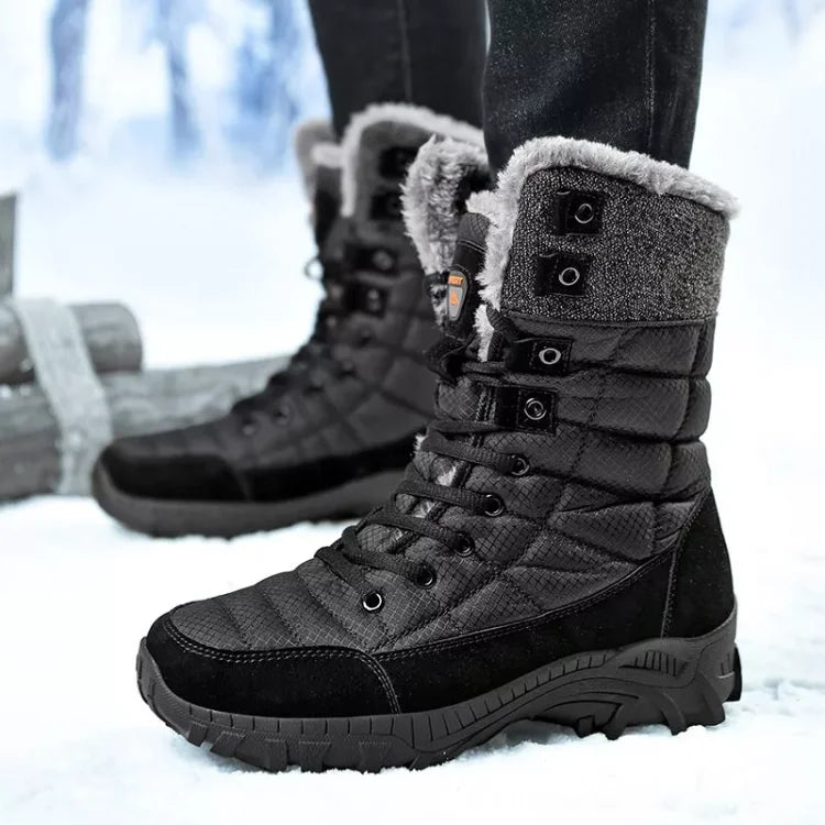 Bottes d'hiver noires imperméables pour homme, doublure en fourrure, semelle antidérapante, idéales pour la neige et le froid. Mode et confort extérieur.