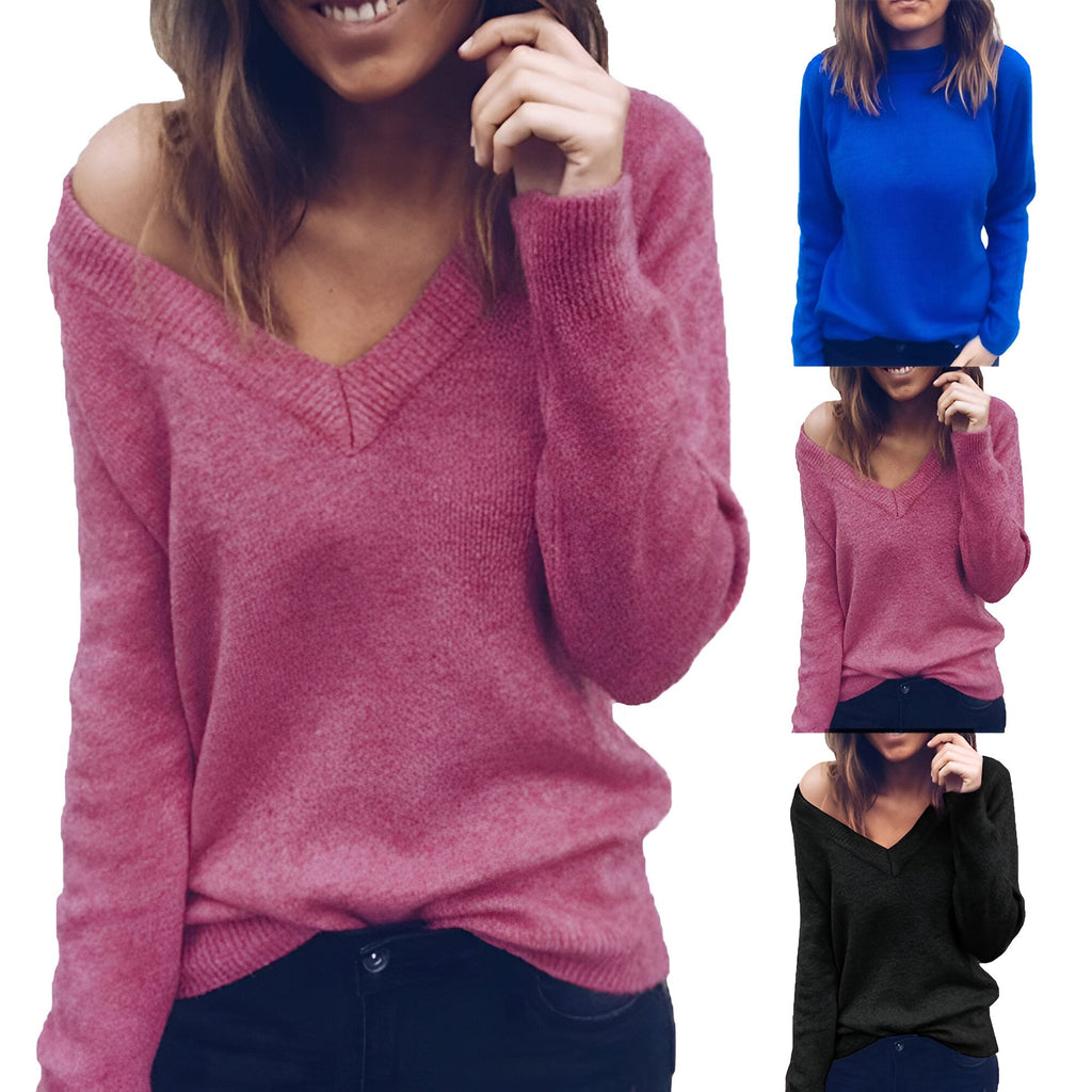 Femme portant un pull en tricot rose à col en V, manches longues. Variantes de couleur: bleu, noir. Mode automne-hiver, style décontracté.