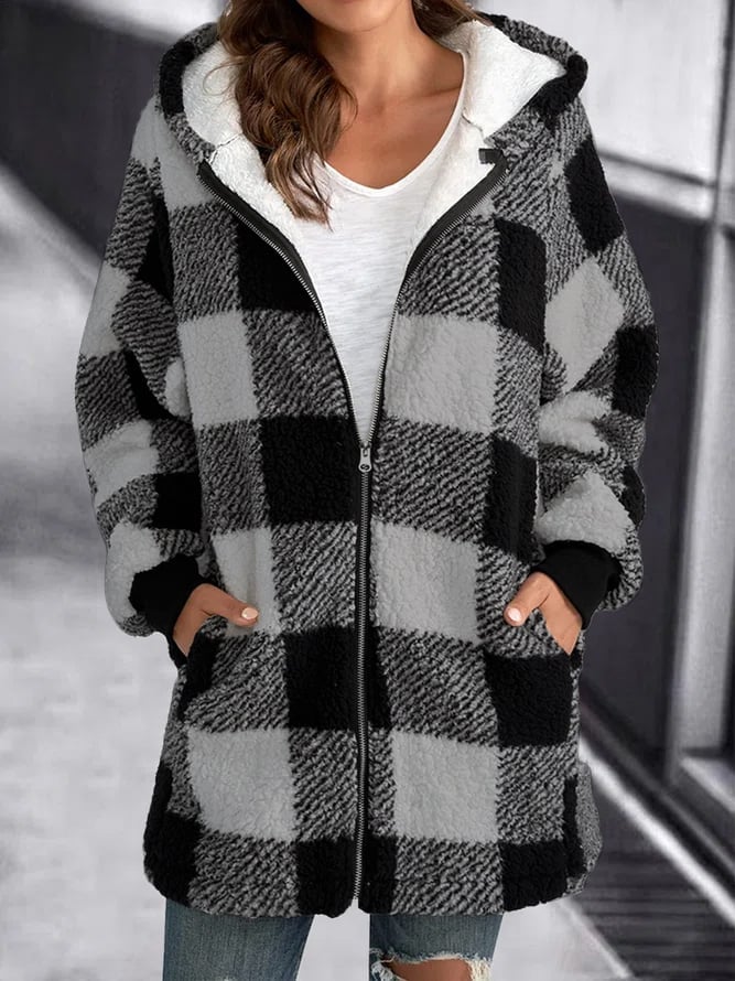 Veste à carreaux noir et blanc pour femme, style décontracté, avec capuche et poches, idéale pour l'hiver. Mode tendance et confortable.