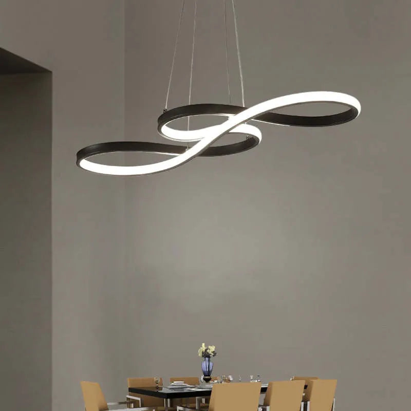 Suspension LED moderne en forme de boucle infinie, éclairage design au-dessus d'une table à manger, intérieur contemporain, décoration élégante.