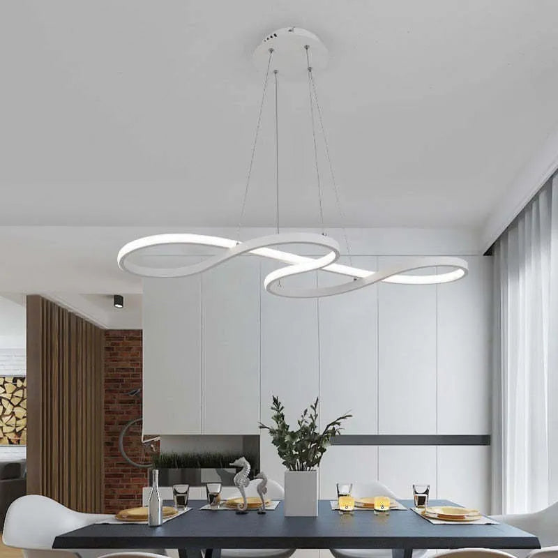 Suspension LED moderne en forme de vague au-dessus d'une table à manger élégante, intérieur contemporain, éclairage design, décoration minimaliste.