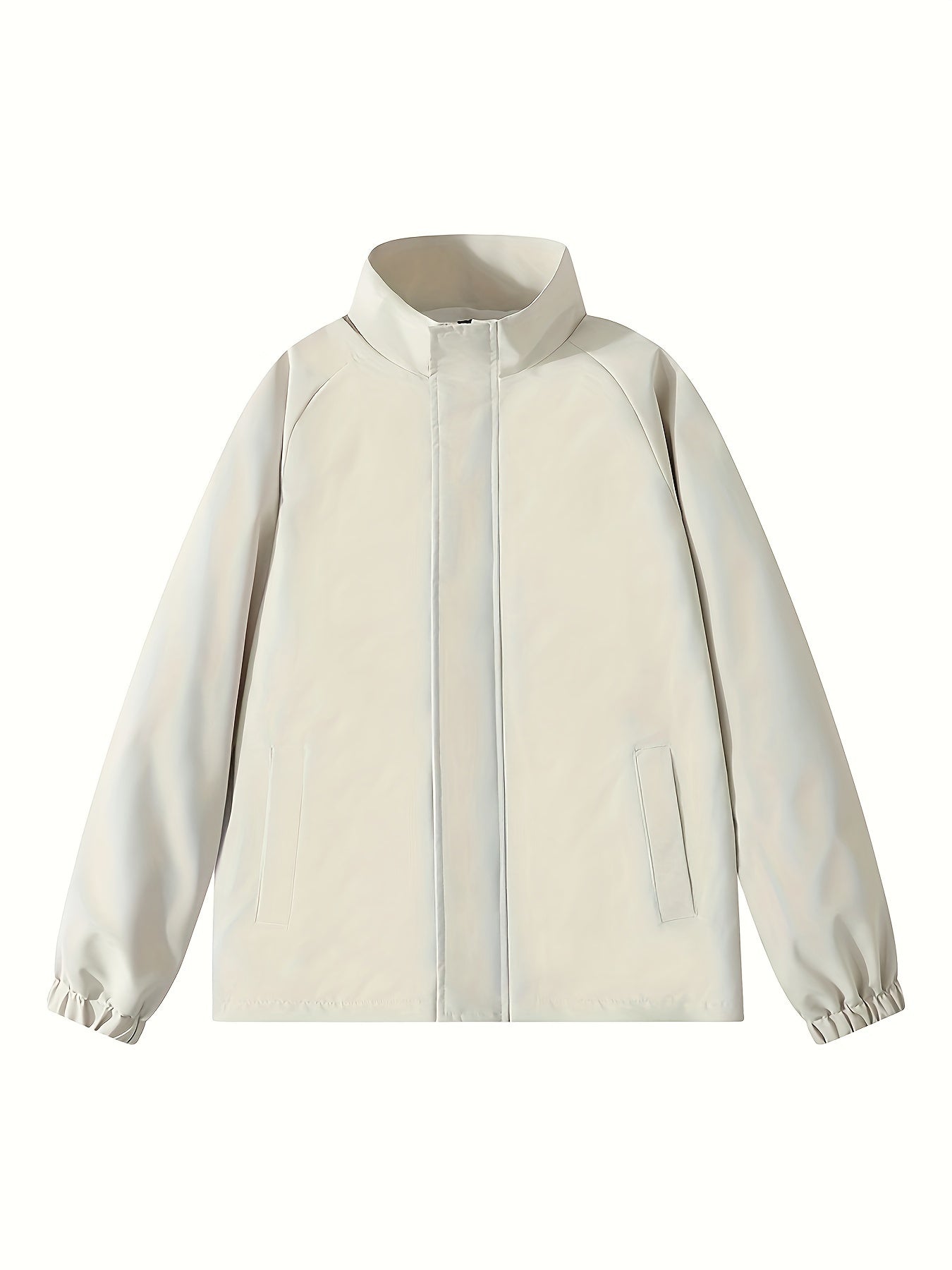 Veste imperméable beige pour femme, design minimaliste avec fermeture éclair, poches latérales et manches longues élastiquées. Mode automne-hiver.