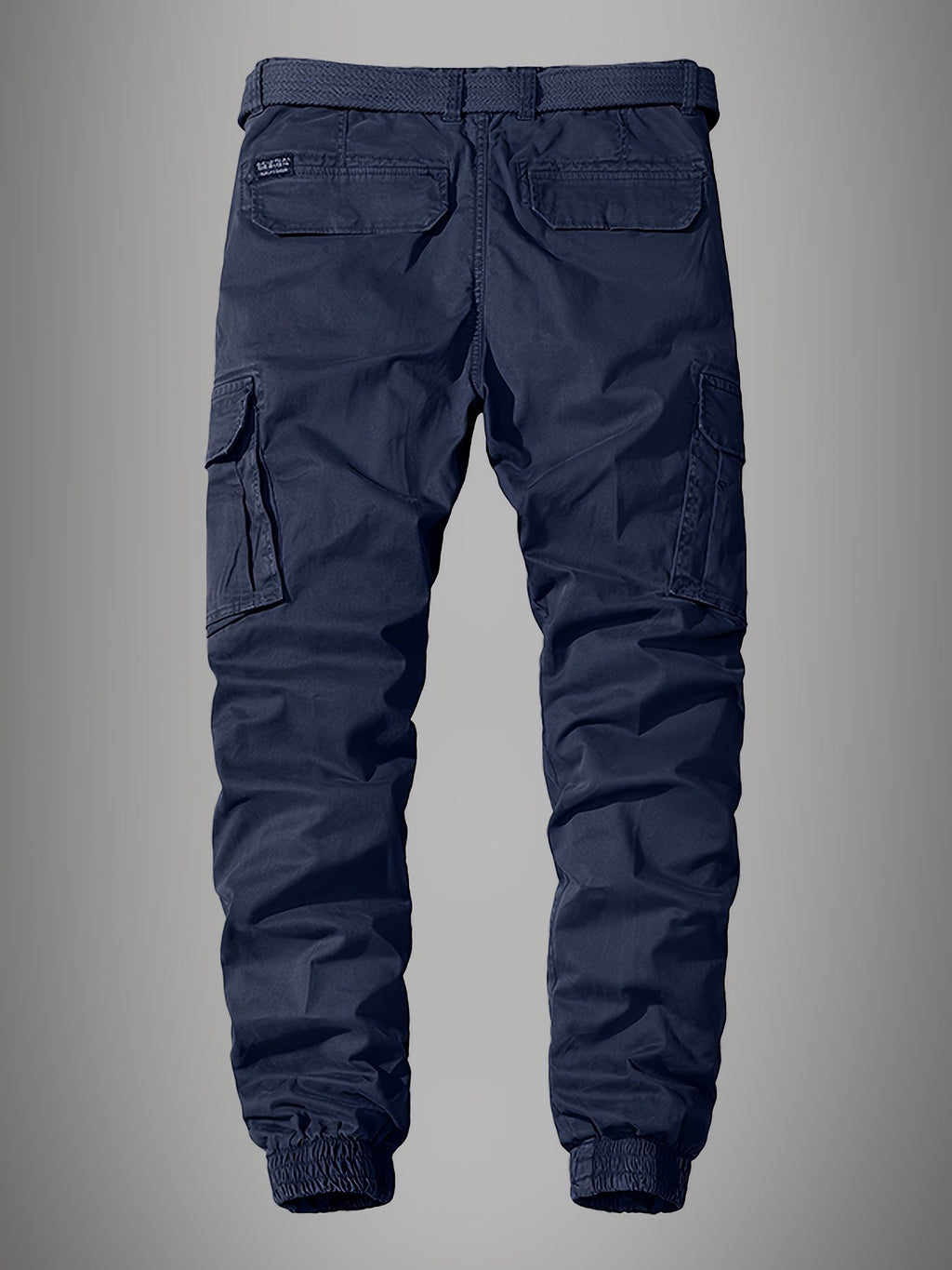 Pantalon cargo bleu marine pour homme, style décontracté, poches multiples, ceinture intégrée, idéal pour mode urbaine et activités extérieures.