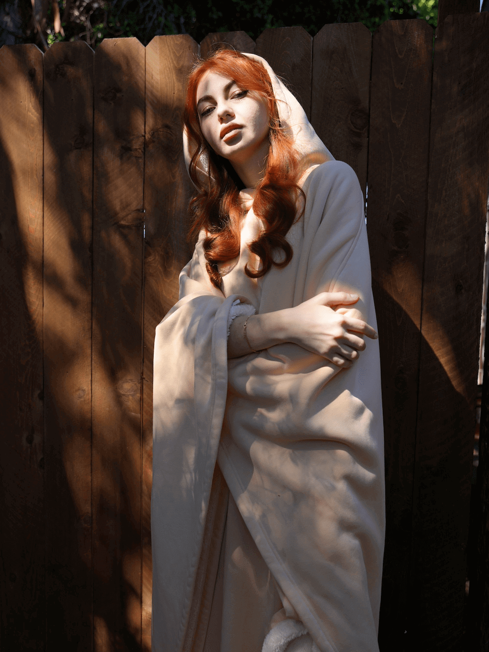 Relaxați-vă cu hanoracul nostru confortabil și greoi