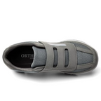 Chaussure orthopédique grise vue de dessus, avec fermeture à scratch, semelle antidérapante, design ergonomique pour confort et soutien optimal.