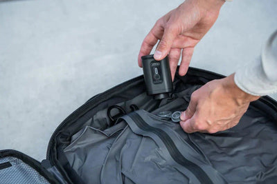 Mochila antirrobo de 60 l con compresión al vacío