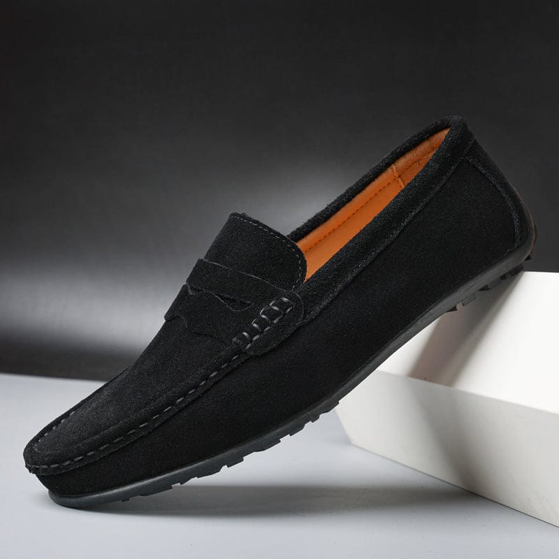 Mocassin noir en daim pour homme, élégant et confortable, semelle antidérapante, idéal pour un style décontracté ou formel.