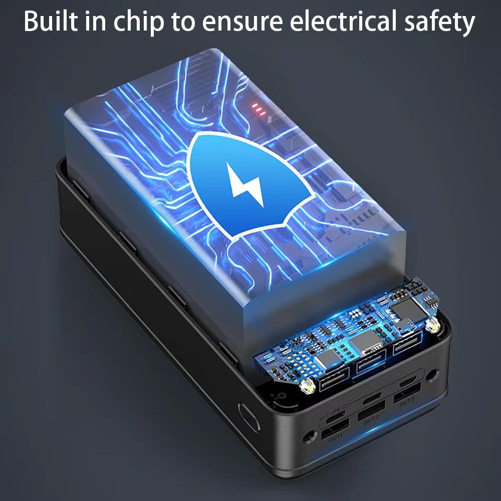 Chargeur portable avec puce intégrée, assurant sécurité électrique. Design futuriste, ports multiples, icône éclair bleu, technologie avancée.