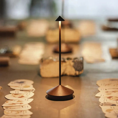 Lámpara de mesa recargable GlowLuxe