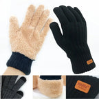 Gants d'hiver chauds, un en laine noire et un en fausse fourrure beige, étiquette "Warm" visible, confort et style pour temps froid.