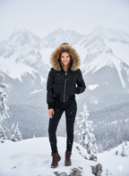 Sort dunjakke med hætte og kunstpels til kvinder