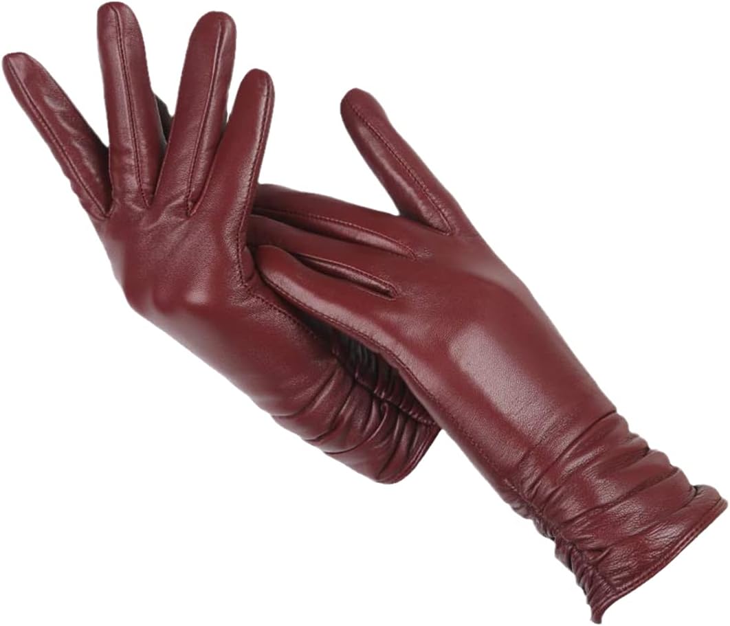 Gants en cuir rouge bordeaux élégants pour femme, design classique, parfaits pour l'hiver et l'automne, accessoire de mode chic et tendance.