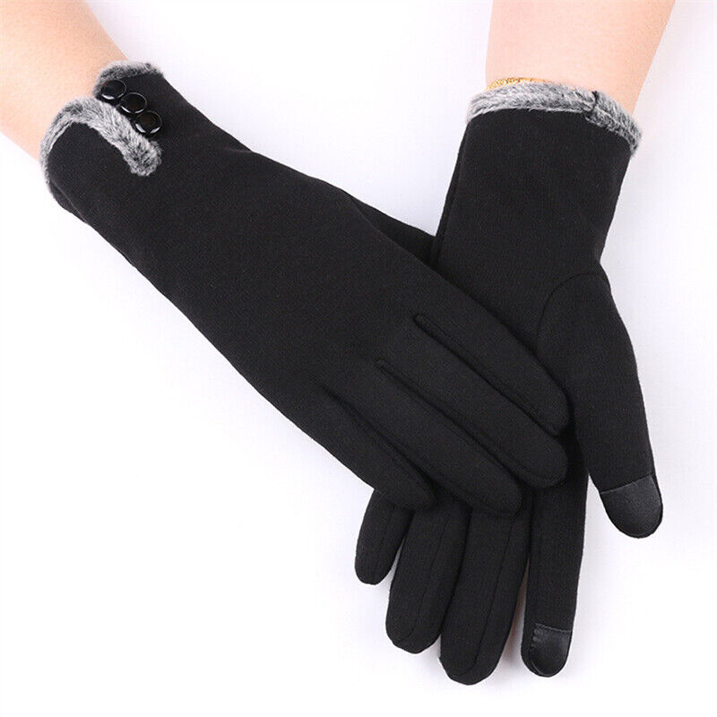 Gants noirs élégants avec bordure en fourrure grise et boutons décoratifs, parfaits pour l'hiver. Accessoire mode chaud et tendance.