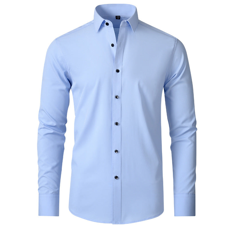 Chemise homme bleu clair à manches longues, col classique, boutons noirs. Élégante et moderne, idéale pour tenues formelles ou professionnelles.