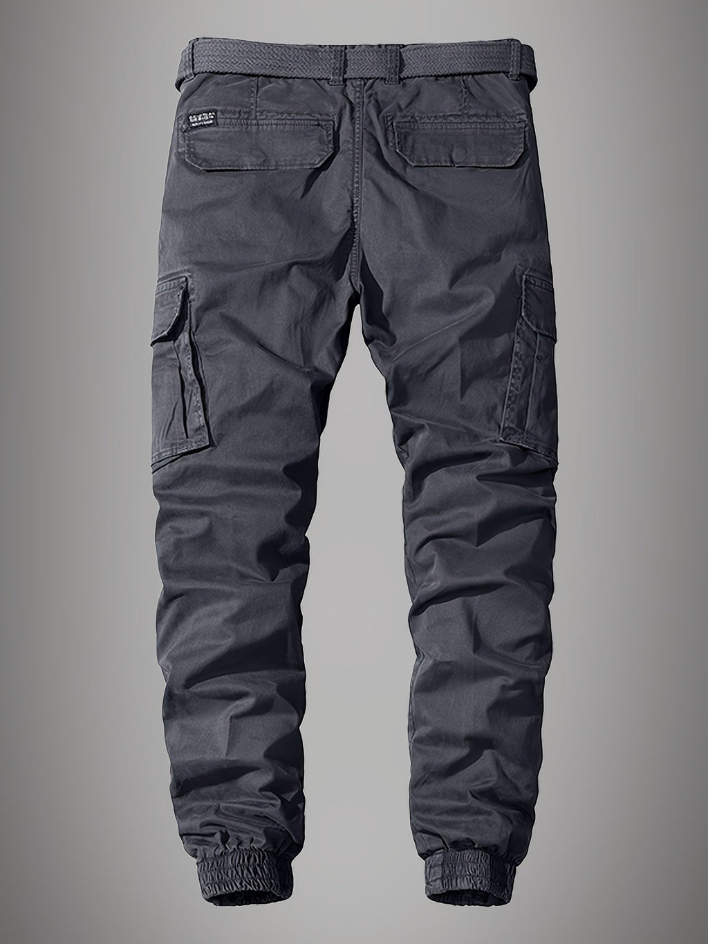 Pantalon cargo gris foncé pour homme, style décontracté, avec poches latérales et arrière, ceinture élastique, idéal pour mode urbaine et plein air.
