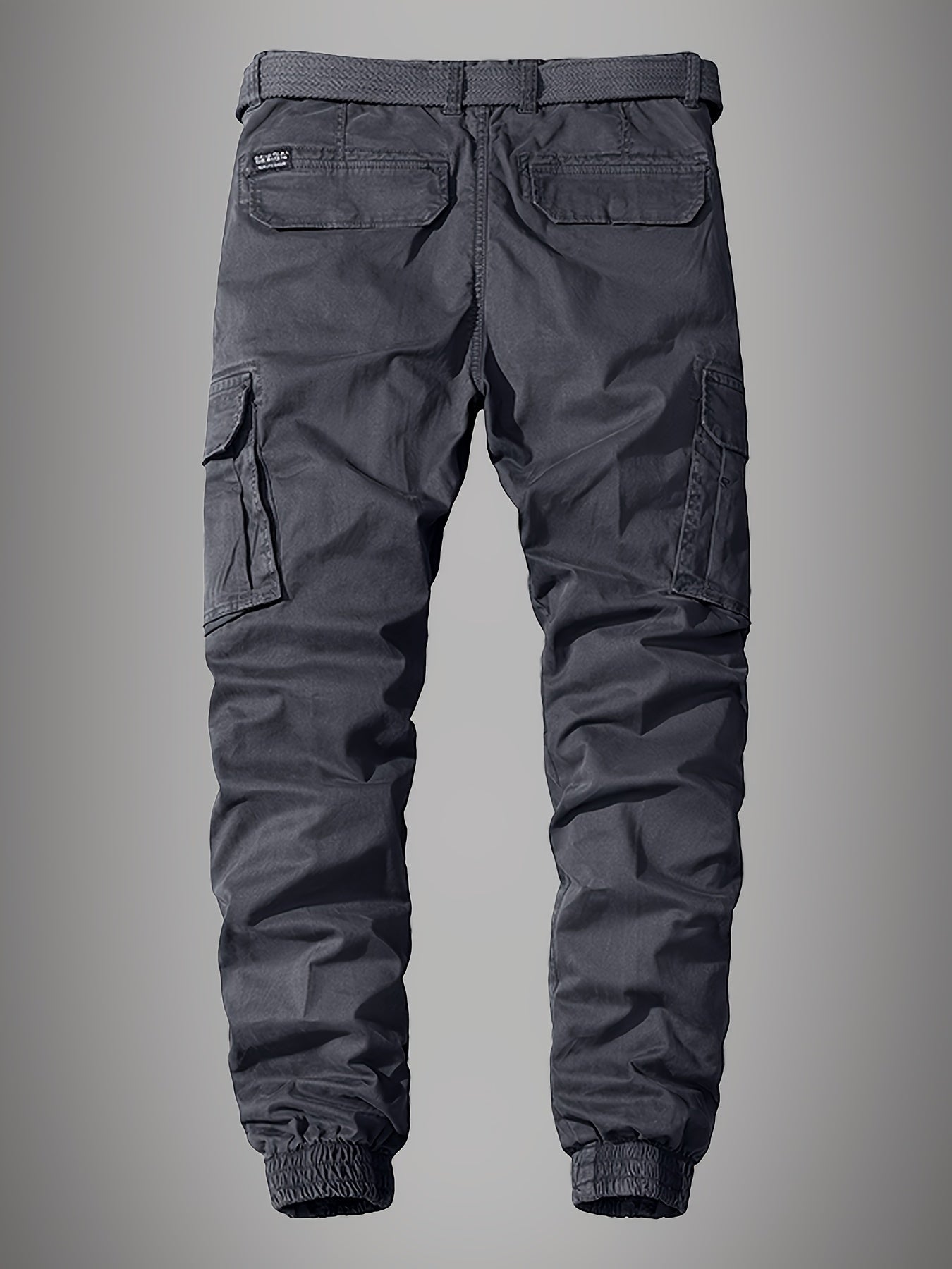 Pantalon cargo gris foncé pour homme, style décontracté, avec poches latérales et arrière, ceinture élastique, idéal pour mode urbaine et plein air.