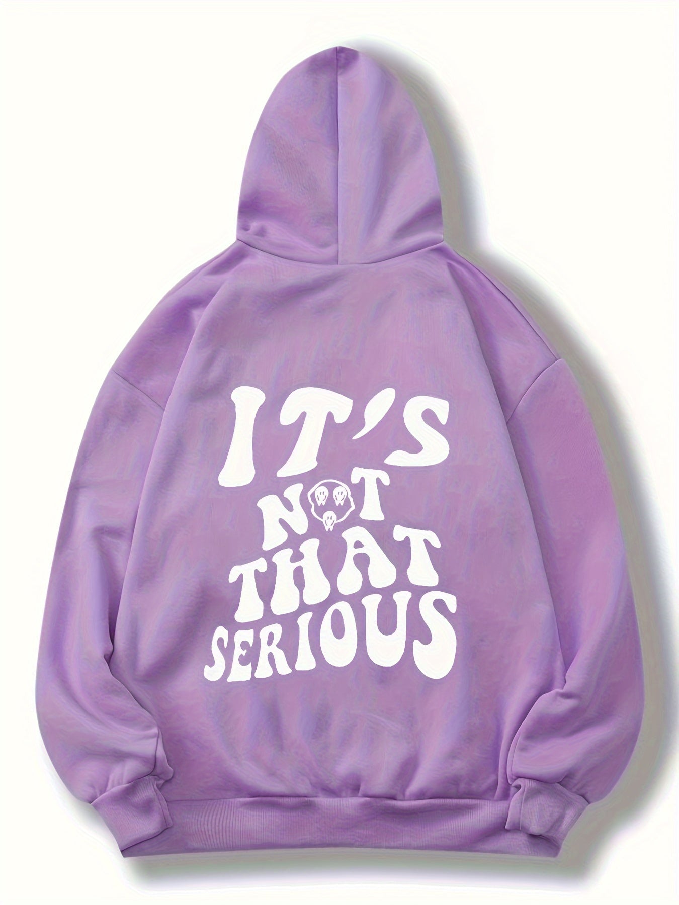 Sweat à capuche violet avec texte blanc "It's Not That Serious" imprimé au dos. Mode décontractée, tendance streetwear, style urbain.