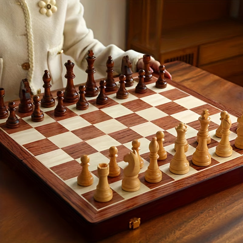 Échiquier en bois avec pièces de jeu, prêt pour une partie d'échecs. Stratégie, concentration et jeu d'échecs classique sur table en bois.