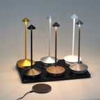 Lampes de table LED modernes en métal, design minimaliste, couleurs variées : or, argent, bronze, blanc. Éclairage d'intérieur élégant et contemporain.