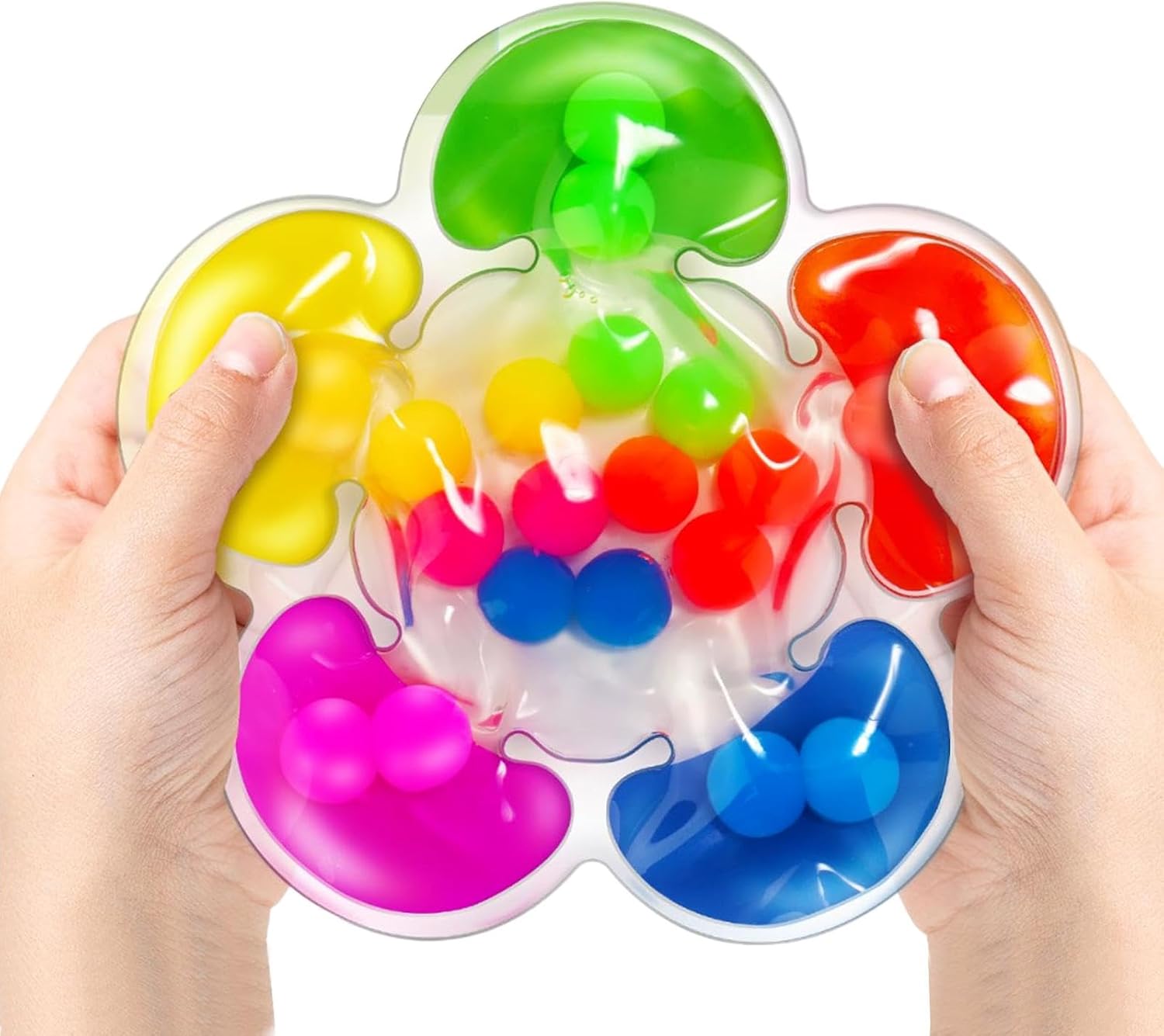 Deux mains tiennent un jouet sensoriel pop it multicolore en forme de fleur, avec des bulles colorées. Jouet anti-stress, populaire pour enfants et adultes.