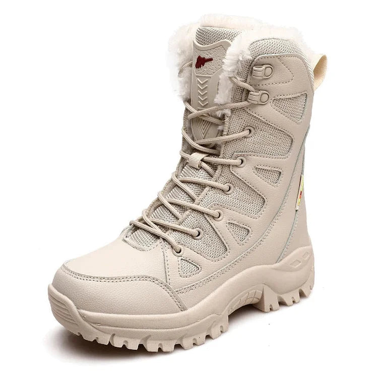 Botte d'hiver beige pour femme avec doublure en fourrure, semelle antidérapante et lacets robustes. Chaussure chaude et imperméable idéale pour la neige.