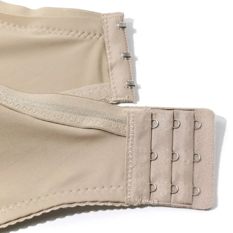 Fermeture de soutien-gorge beige avec crochets et œillets, tissu doux et coutures renforcées, accessoire lingerie femme, ajustement confortable.