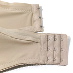 Fermeture de soutien-gorge beige avec crochets et œillets, tissu doux et coutures renforcées, accessoire lingerie femme, ajustement confortable.