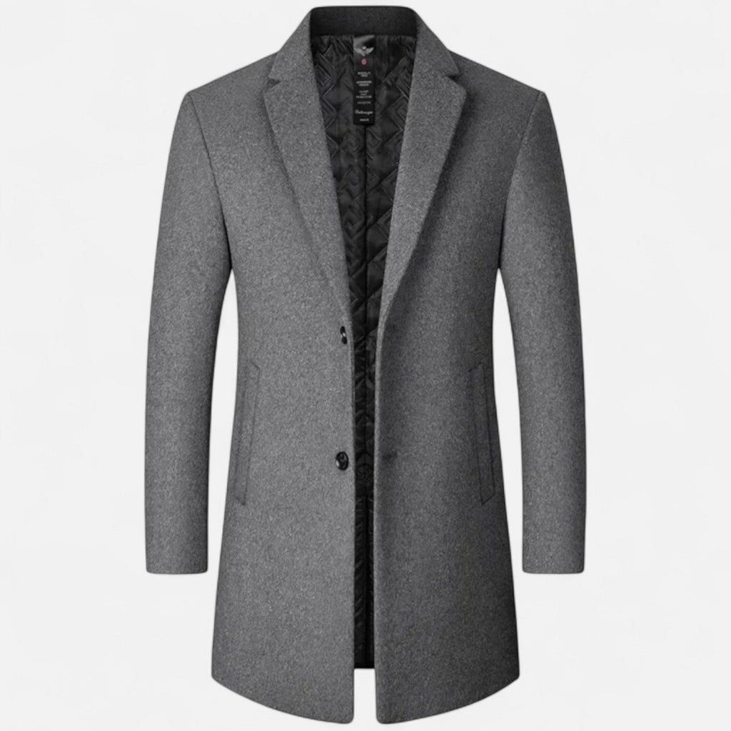 Manteau gris élégant pour homme, coupe longue, col à revers, doublure noire matelassée, idéal pour l'hiver et les occasions formelles.