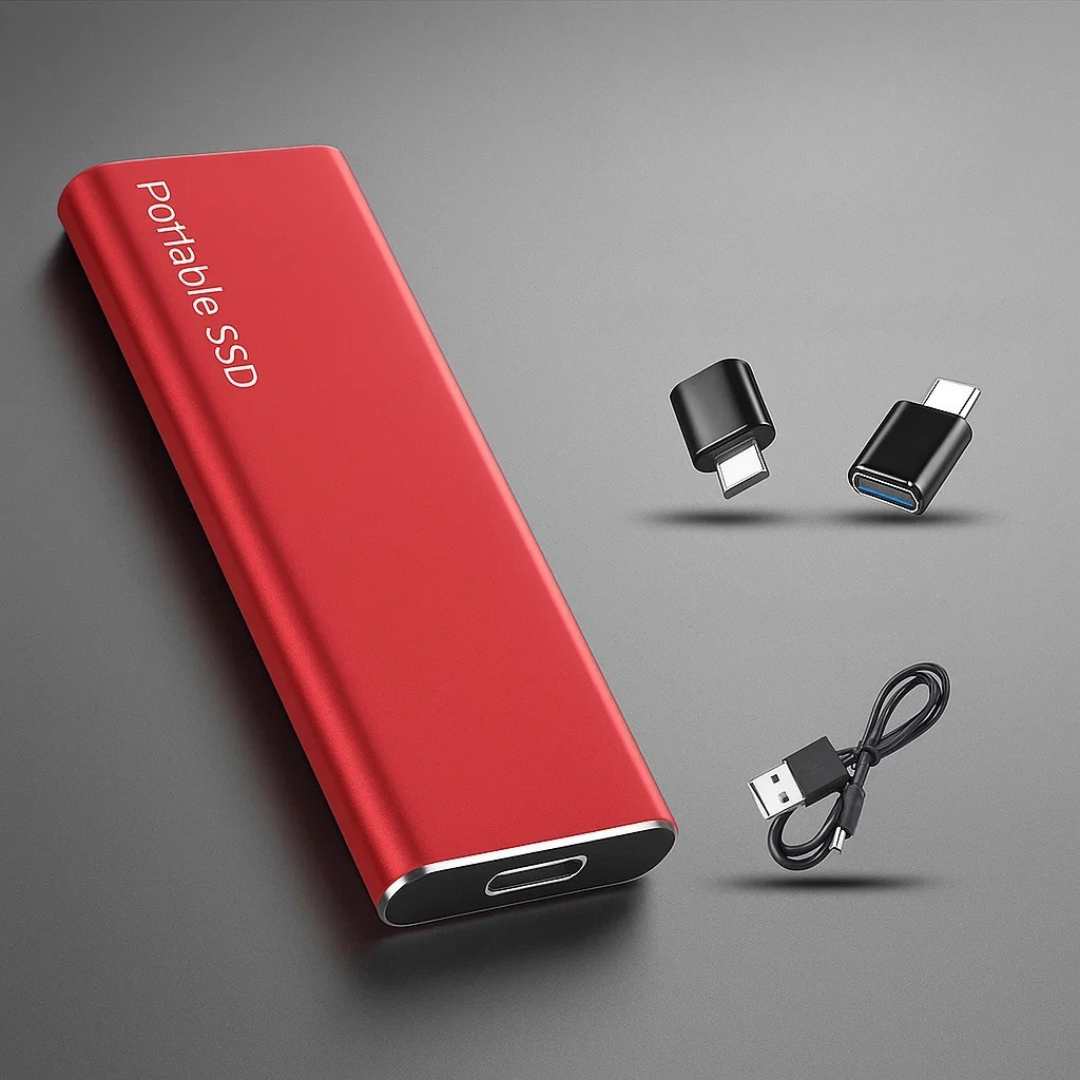 Disque SSD portable rouge avec connectique USB-C, accompagné de deux adaptateurs et d'un câble USB, sur fond gris. Stockage externe rapide et compact.